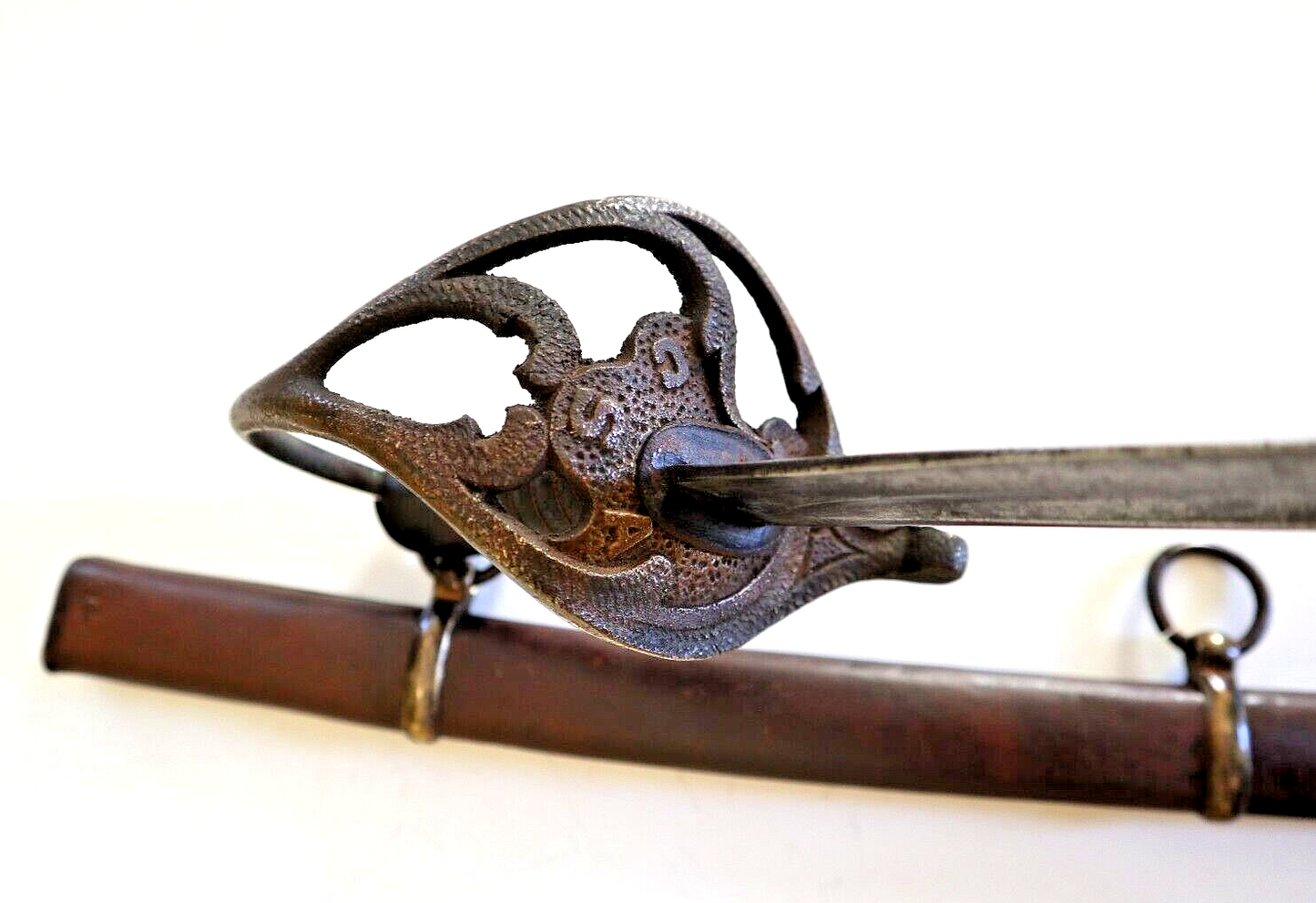 CIVIL WAR CONFEDERATE COLLEGE HILL ARSENAL OFFICER CAVALRY SWORD W CSA ON GUARD